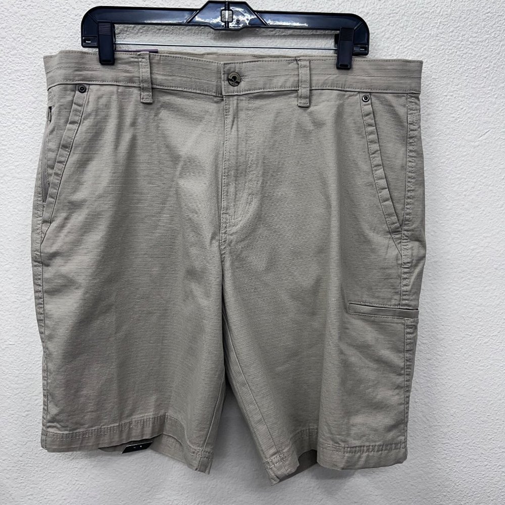 Weatherproof multifunctional utility cream mens NEW NWT shorts  Size: 36W - Picture 2 of 11